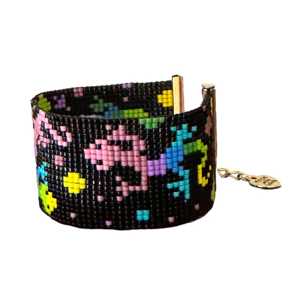 Handwoven loom seed beaded whimsical colorful lizard themed adjustable bracelet - Picture 3 of 7